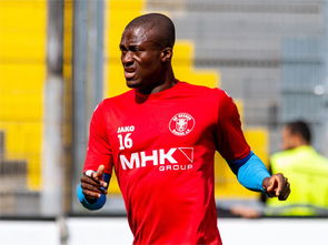 开云体育登录-阿森纳战平波尔图，莱万乌龙送礼西甲：一场跌宕起伏的精彩较量