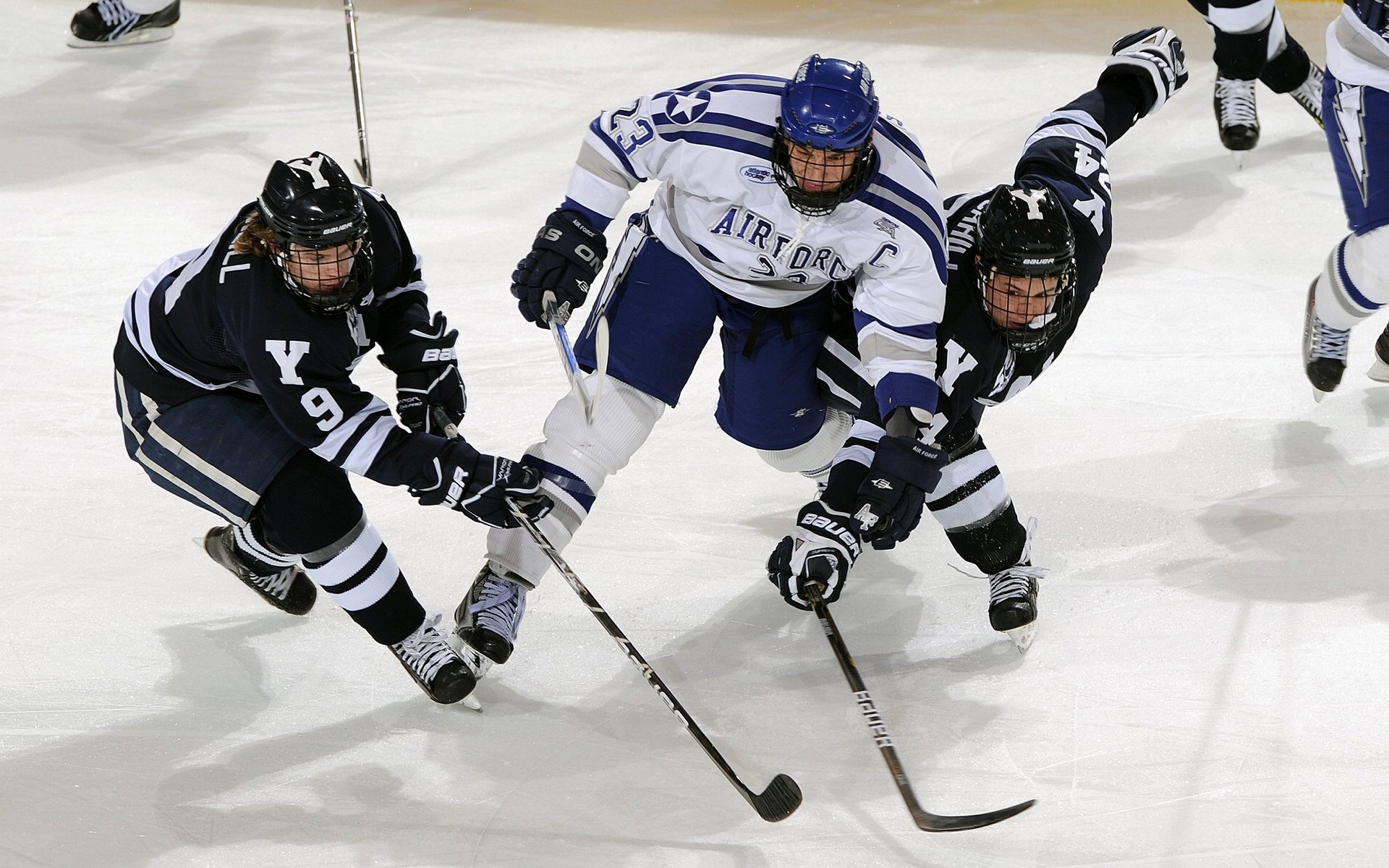 雄鹿正面击溃火箭，武切维奇在美加墨世界杯接管比赛，双线战场上的统治力宣言